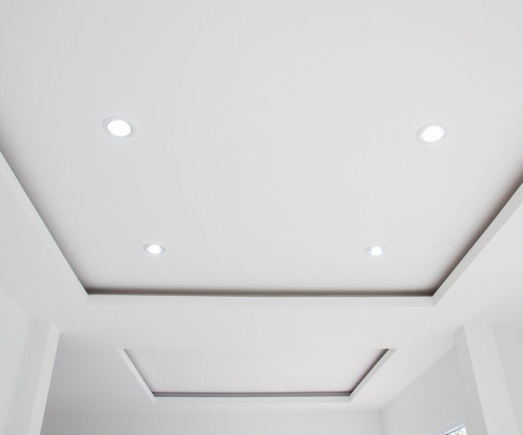 Naadloze integratie van verlaagde plafonds met verlichting en techniek